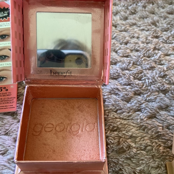 Benefit makeup. - Picture 5 of 14